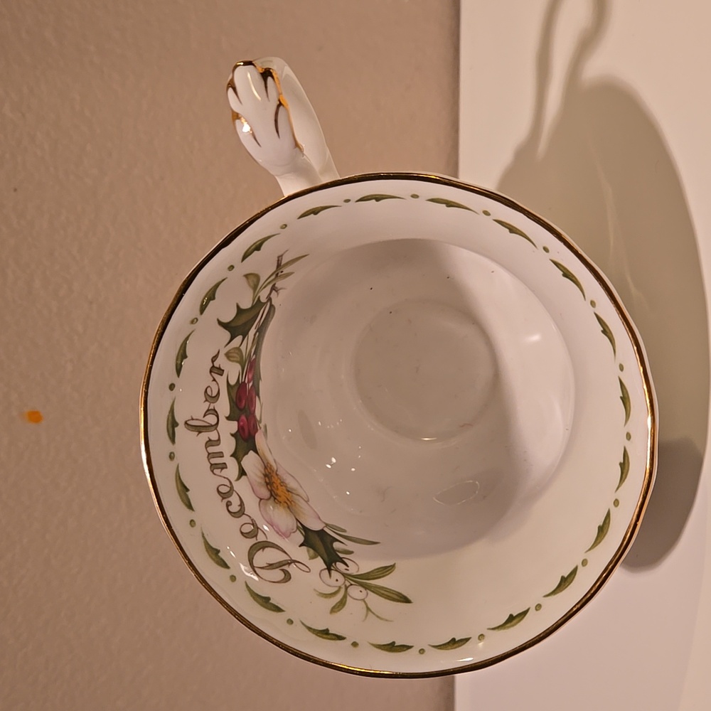 Royal Albert December Cup & Saucer - Picture 5 of 16